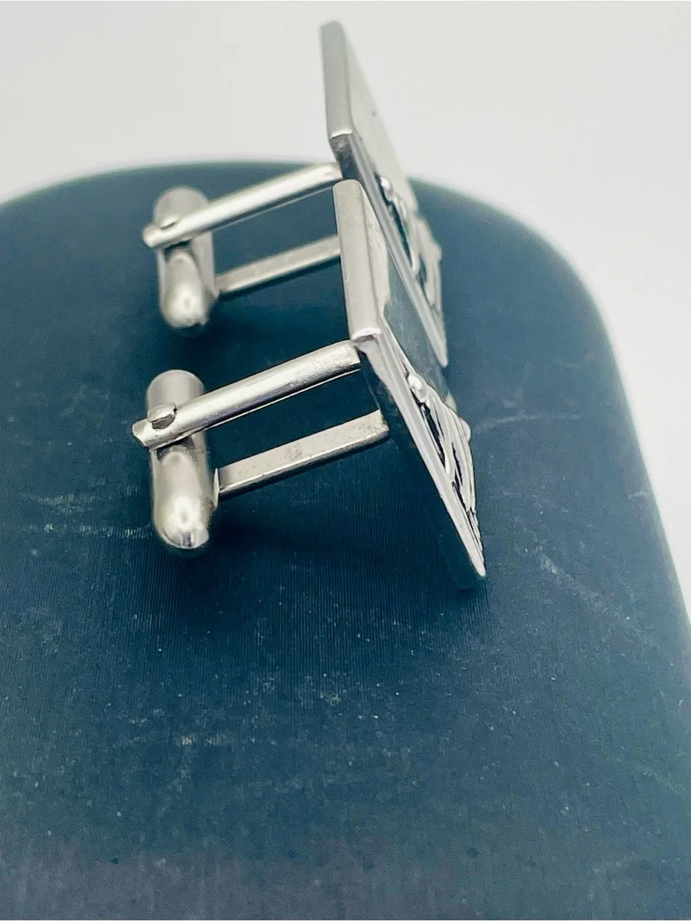 SWANK Silver Tone Square 3 Leaf Floral Accent Cuff Links. Vintage